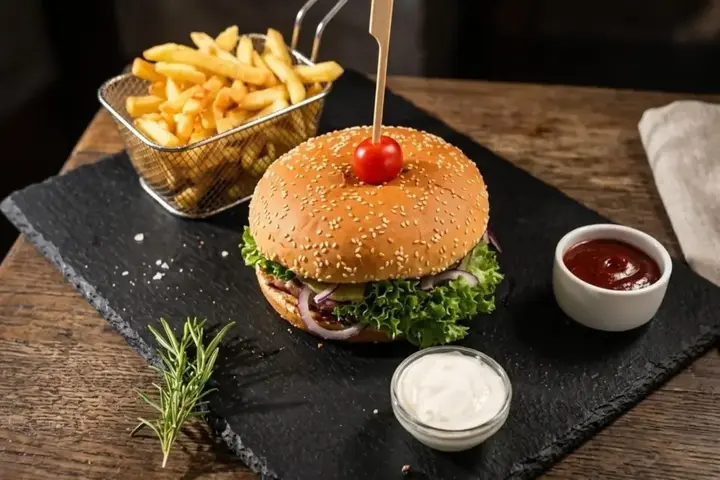 Burger der Pizzeria Napoli Kaprun